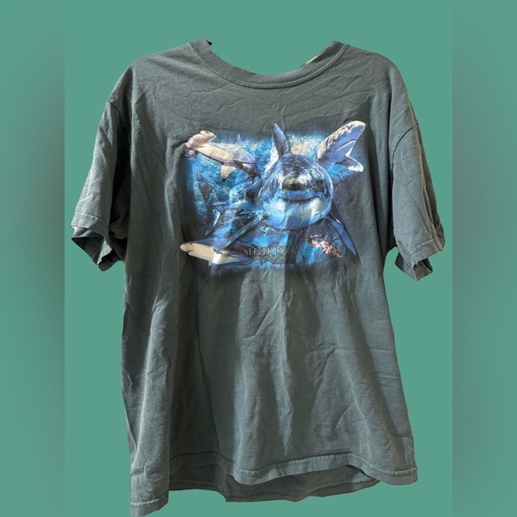 Vintage 90s Graphic shark Tee π¦ - Picture 1 of 4